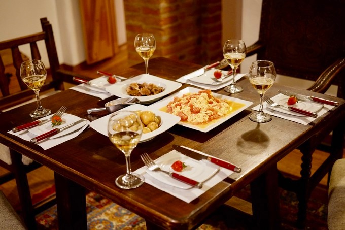 基多大教堂,也叫巴西利亚大教堂,是一座巨大的哥特式建筑群,历经百年