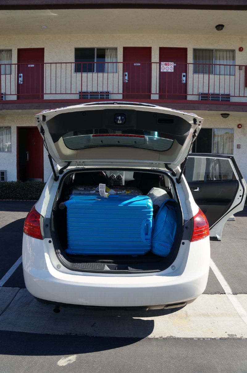 行李箱塞满了整整一个后备箱子,就这样我们就开始了美国的自驾之旅了