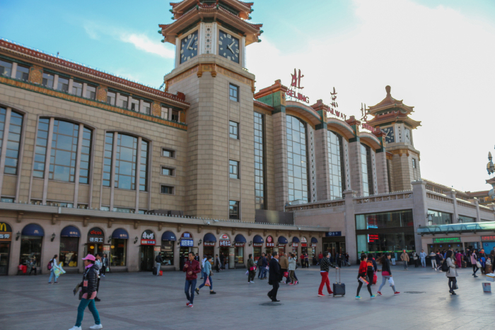 在北京站附近填饱了肚子,便搭上了那辆回家的列车.