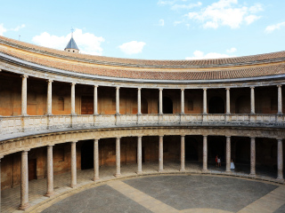 卡洛斯五世宫殿