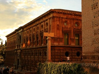 卡洛斯五世宫殿