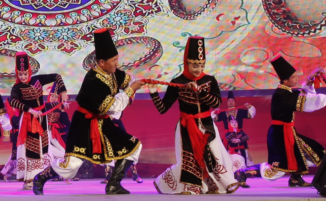 欢快的刀郎舞  摄影 江风