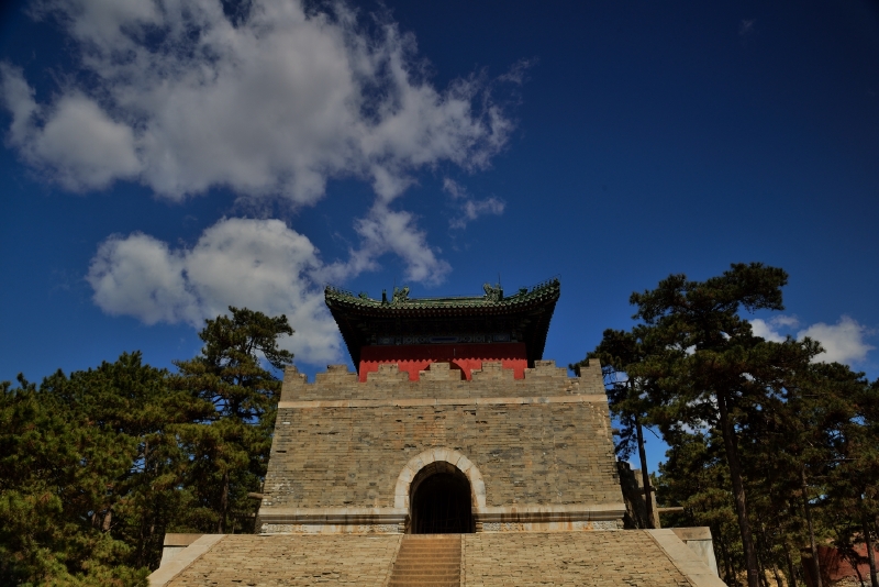 康熙帝的景陵,乾隆帝的裕陵,咸丰帝的定陵,同治帝的惠陵,以及东(慈安)