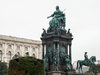 玛丽亚•特蕾西亚广场