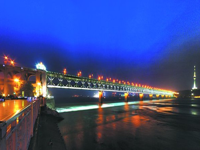  黃鶴樓-東湖聽濤-湖北省博物館-武漢長江大橋-戶部巷-武漢市內1日遊>