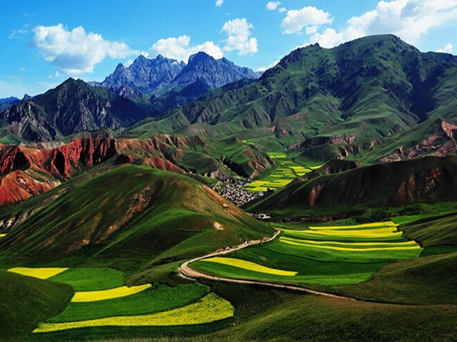 游玩时长:约1小时30分钟 游览卓尔山风景区(游览时间大约1.