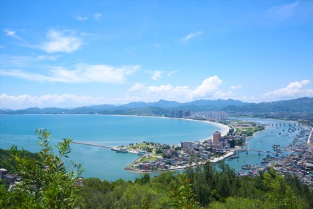 <巽寮湾双卧16日游>有中国夏威夷美誉天赐银滩，看海景吹凉爽海风吃美味海鲜，享风情闲时沙滩漫步晚赏落日余晖