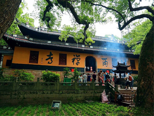 我妈,53岁为什么头上回无缘无故少了一座头发呢,是有病还是什么问题,