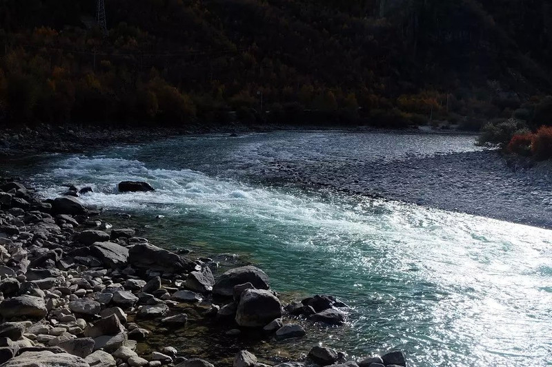 途徑太昭古城,湍流的河水自山澗傾瀉下來