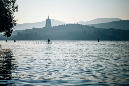 <华东五市+扬州+水乡双卧7日游>2园林2水乡周庄乌镇，品扬州早茶，船游太湖鼋头渚，可升级高铁