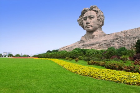 <长沙-韶山-张家界-玻璃桥-天门山-凤凰高铁6日游>全程无自费 景区门票全含 品四大特色美食  挑战玻璃桥和玻璃栈道 含魅力湘西
