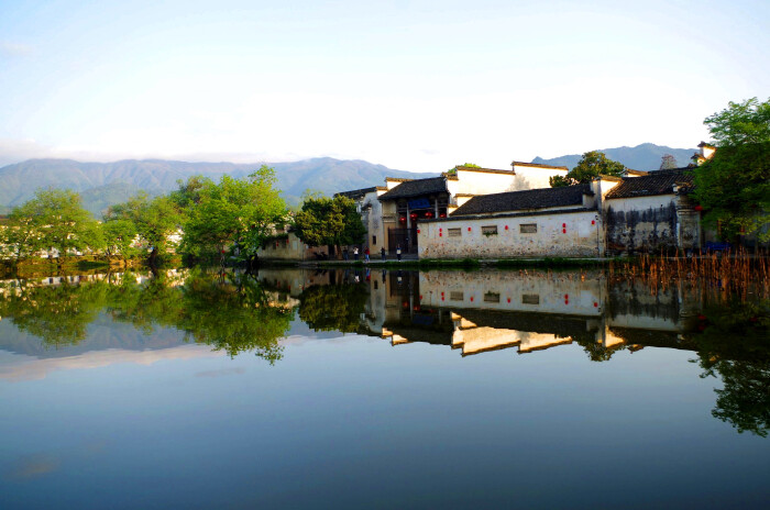 4月13日,是我們返程的日子,天氣開始放晴,雨中的宏村,被雲層遮蓋著的