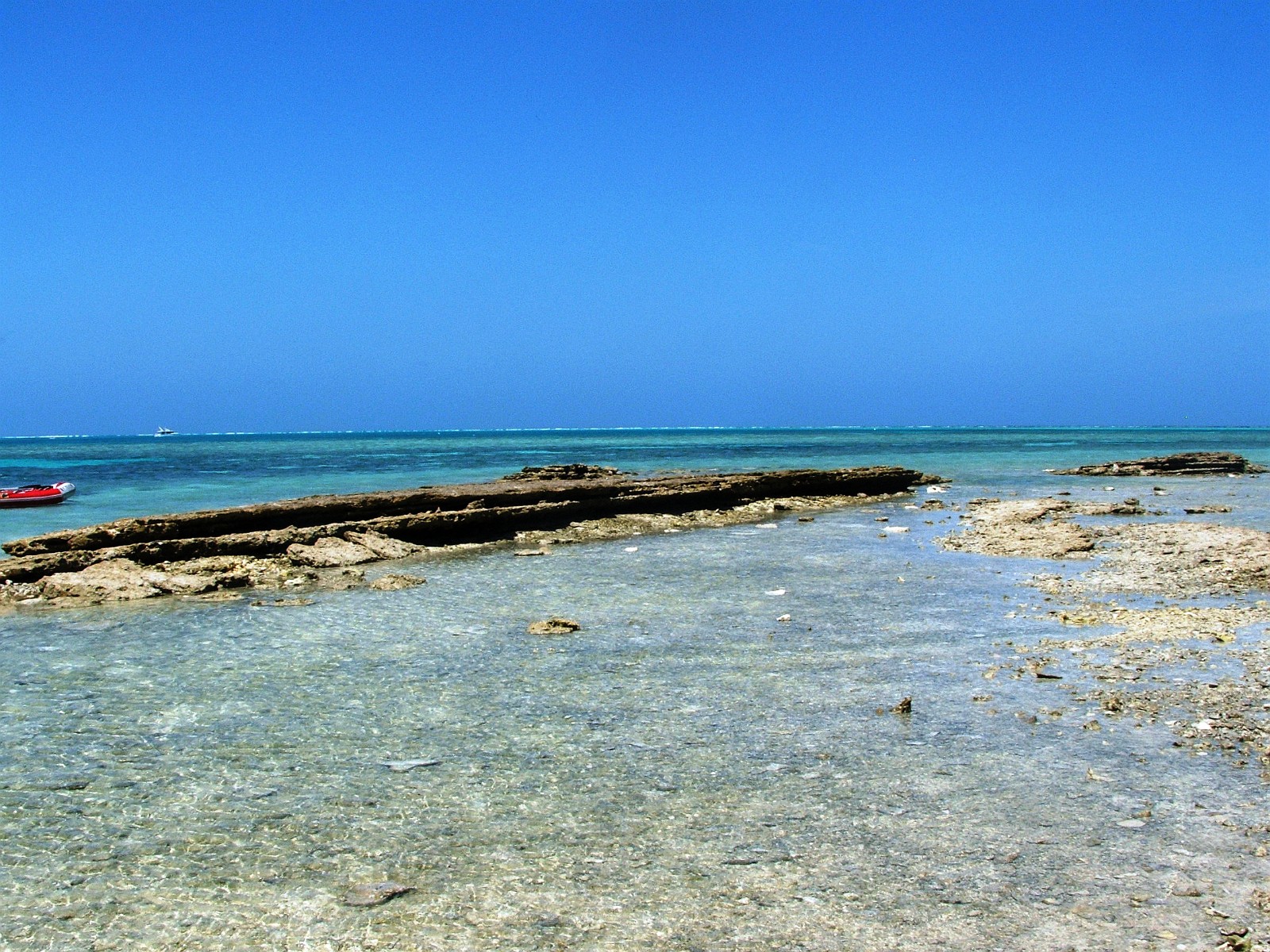 沉浸在原始的阳光,沙滩,海洋的世界.