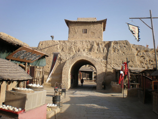  西夏王陵-贺兰山岩画-西部影视城1日游>两人起订,专车服务,纯玩零