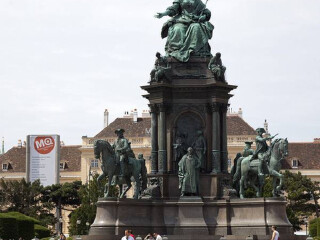 玛丽亚•特蕾西亚广场