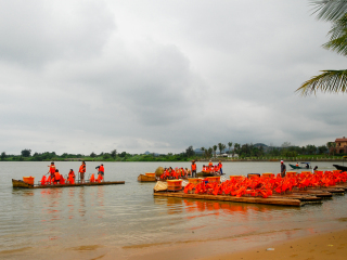 万泉河竹筏漂流