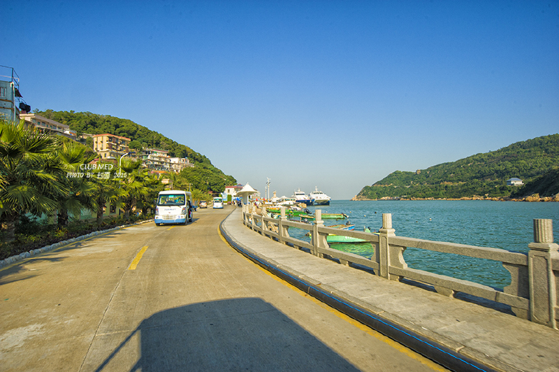 一到东澳岛码头就有club med工作人员来接你上他们的码头至度假村的