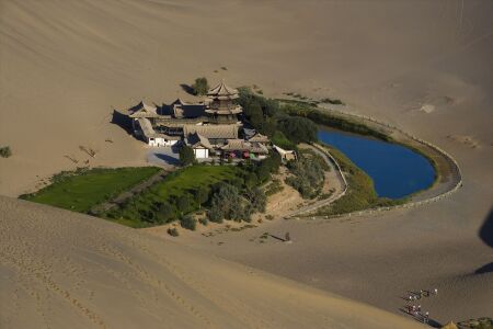 <兰州+张掖+临泽+嘉峪关+敦煌+金塔+胡杨林9日游>3人起订，1单1团，河西3郡，宿2晚额济纳，动车卧铺接驳，外籍港澳台可报名，含雅丹