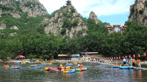 冰峪沟漂流 抵达后可自愿体验冰峪沟漂流(自费,100