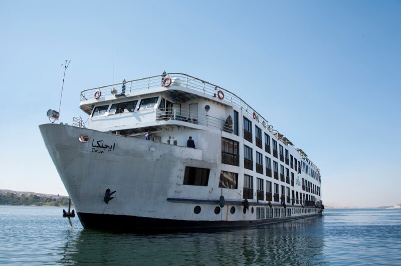 尼罗河上还有五六层高的游船,就是电影《尼罗河