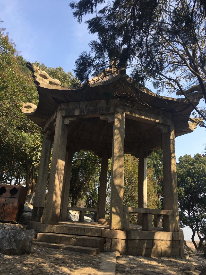 苏州西山梅园林屋洞景区