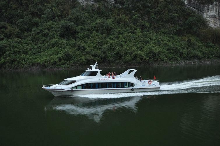 彭水县城—万足码头(时间约3小时),乘坐游船游览乌江画廊时间约3小时