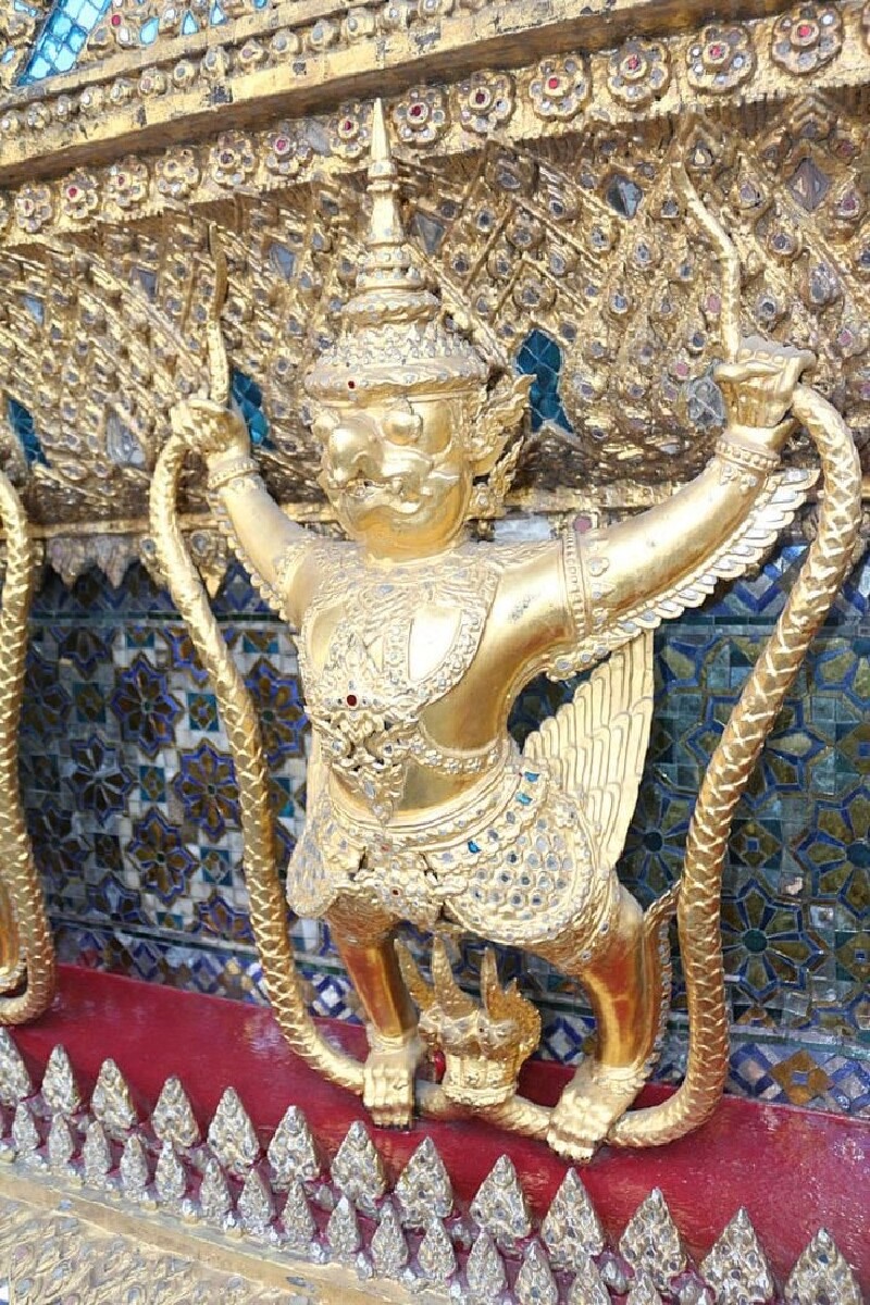 金翅大鹏鸟,又叫迦楼罗,是泰国神话里国王的坐骑,这也是泰国入境印章