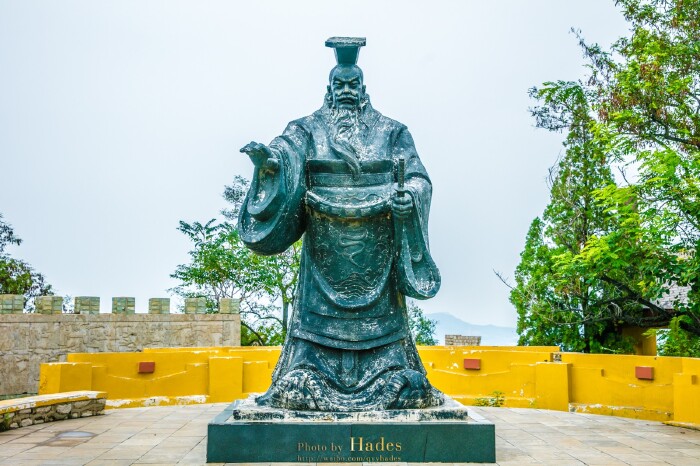 这位威武的国君就是历史上赫赫有名春秋五霸之首——齐桓公小白.