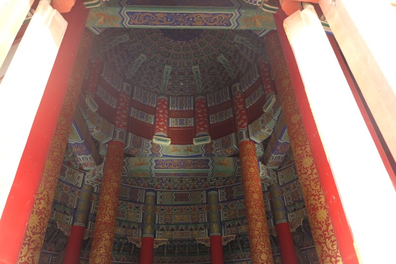 天坛祈年殿,4根龙井柱象征春夏秋冬四季,12根金柱象征十二个月,12根檐