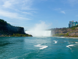 雾中少女号瀑布游船