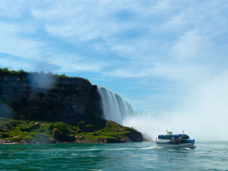 雾中少女号瀑布游船