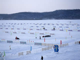 哈尔滨首届泳动龙江冰雪乐园