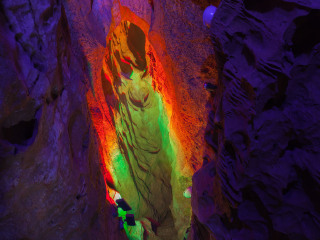 花里山温泉及喀斯特溶洞