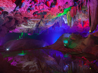 花里山温泉及喀斯特溶洞