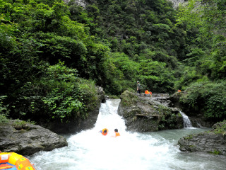 龙井峡漂流