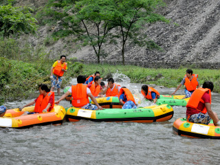 巴兰河漂流景区