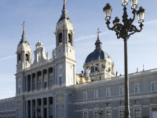 阿尔穆德纳大教堂