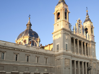 阿尔穆德纳大教堂