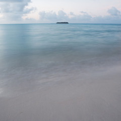 侧面海滩