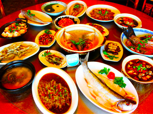 鱼宴(图片仅供参考)