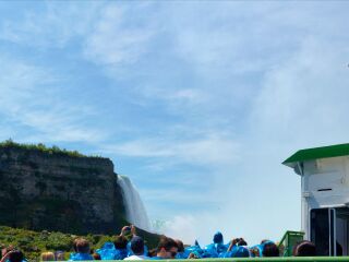 雾中少女号瀑布游船