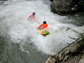 巴兰河漂流景区
