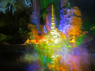 花里山温泉及喀斯特溶洞