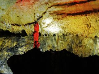 花里山温泉及喀斯特溶洞