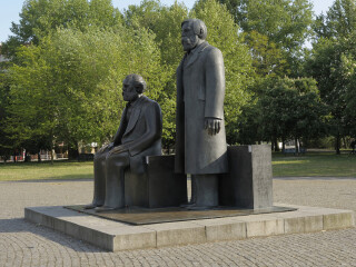 马克思和恩格斯广场