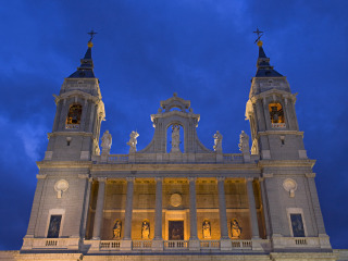 阿尔穆德纳大教堂