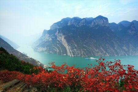 [中秋]<长江三峡-美国维多利亚系列4日游>美式管理游轮、船陪双语讲解、江景阳台房、游双桂山、神女溪、三峡大坝、重庆登船