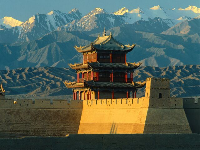 嘉峪关城楼万里长城西端俗称天下第1雄关的【嘉峪关关城】,国家5a级