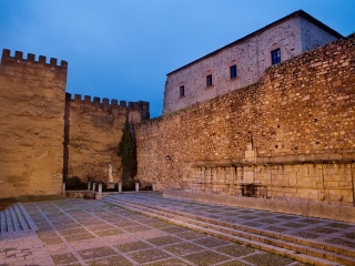 卡塞雷斯马约尔广场