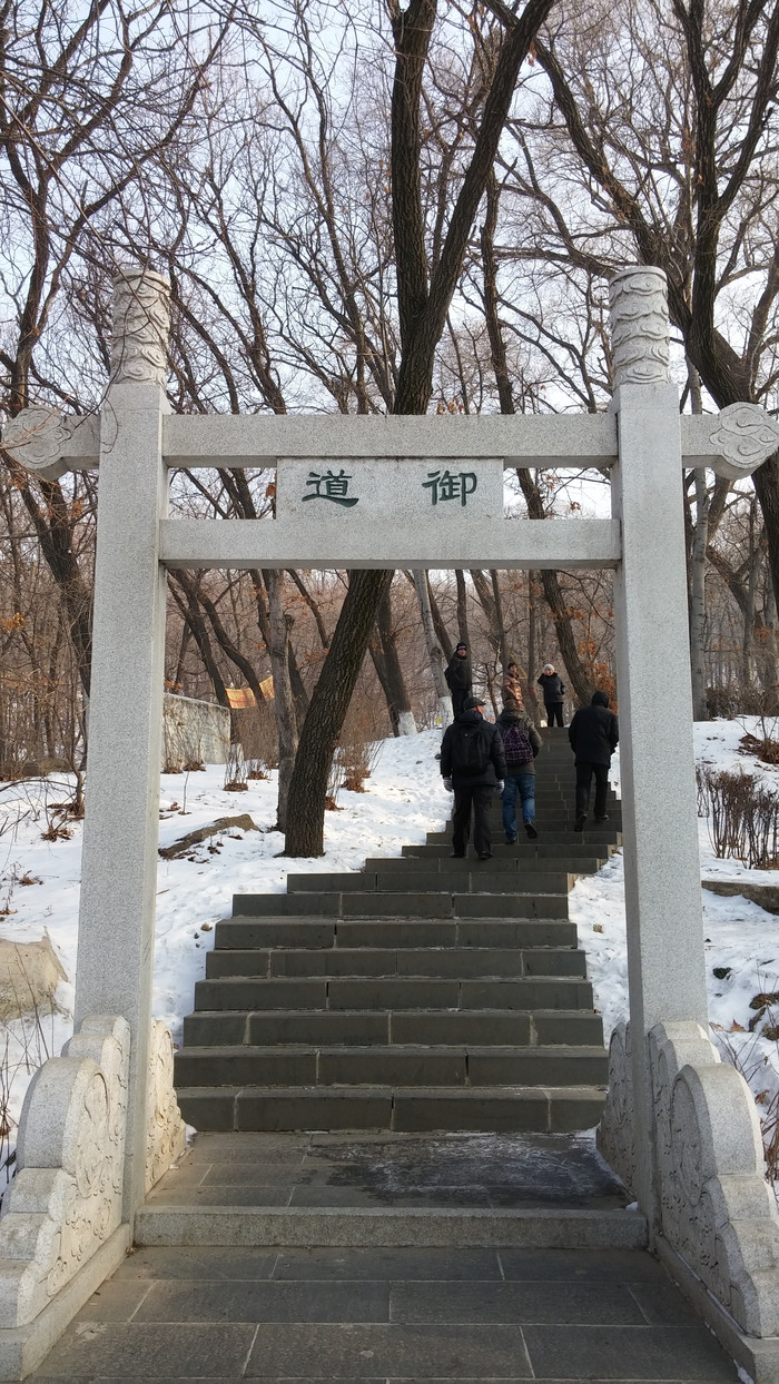 龙潭山水牢的铁链子图片